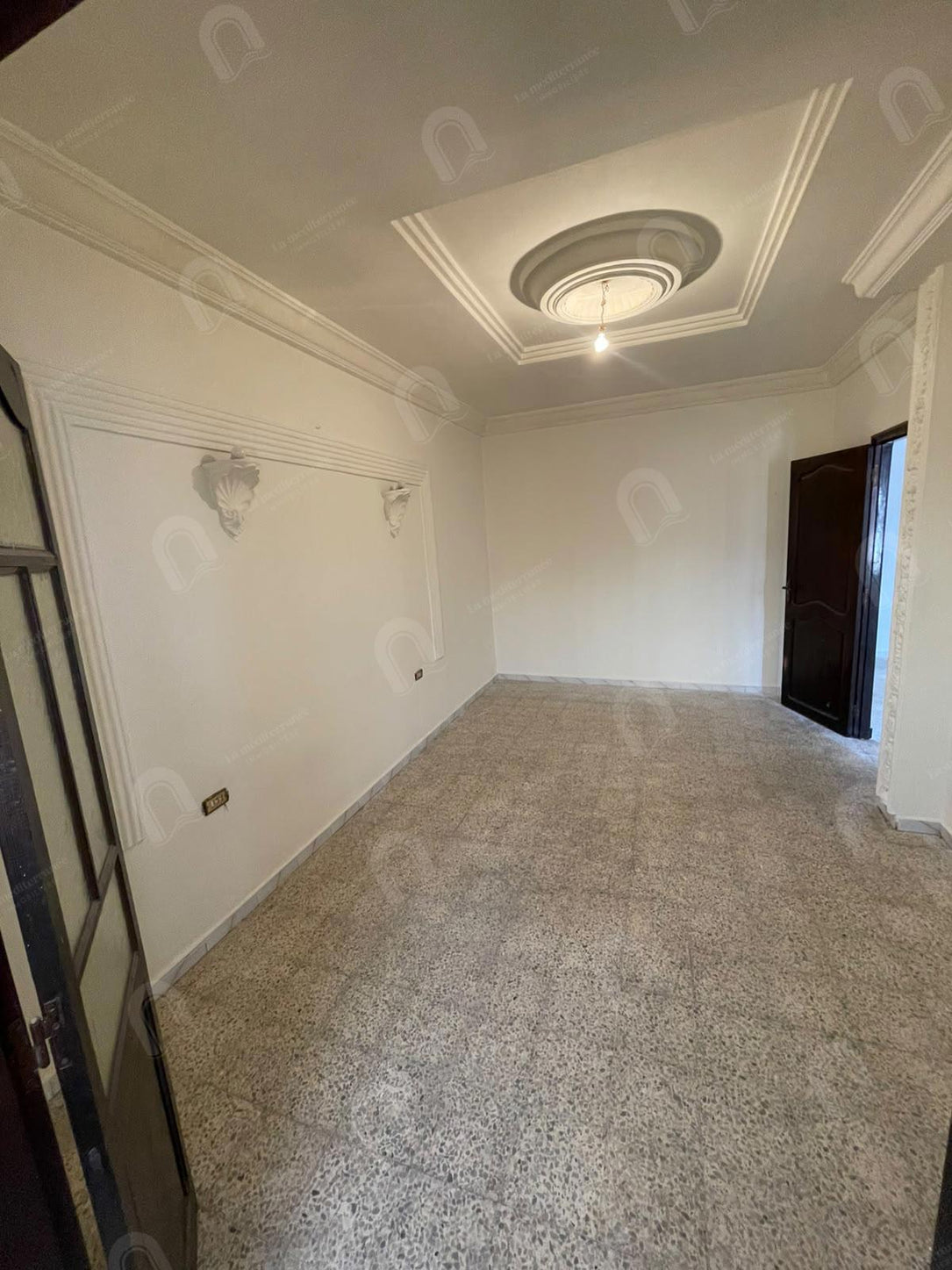 A louer un étage de villa S+3 indépendant situé au 1er étage