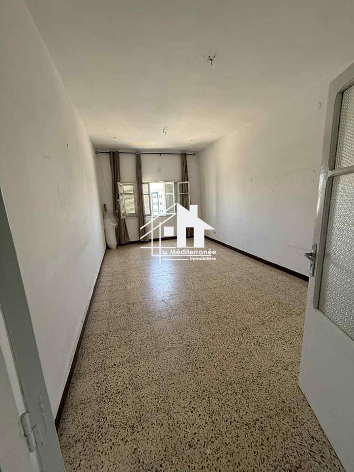 A louer appartement S+3 au Bardo
