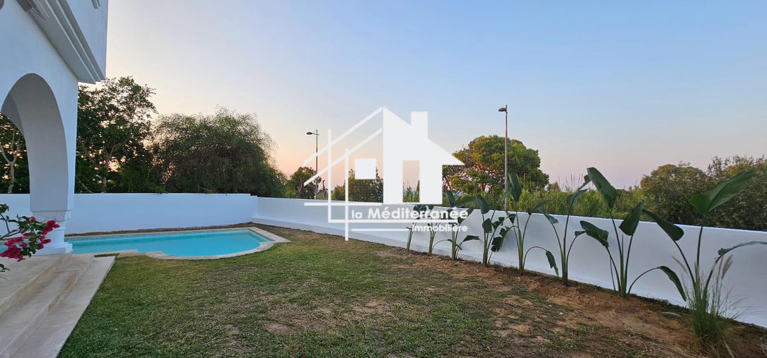 Une villa S+3 Marina Gammarth