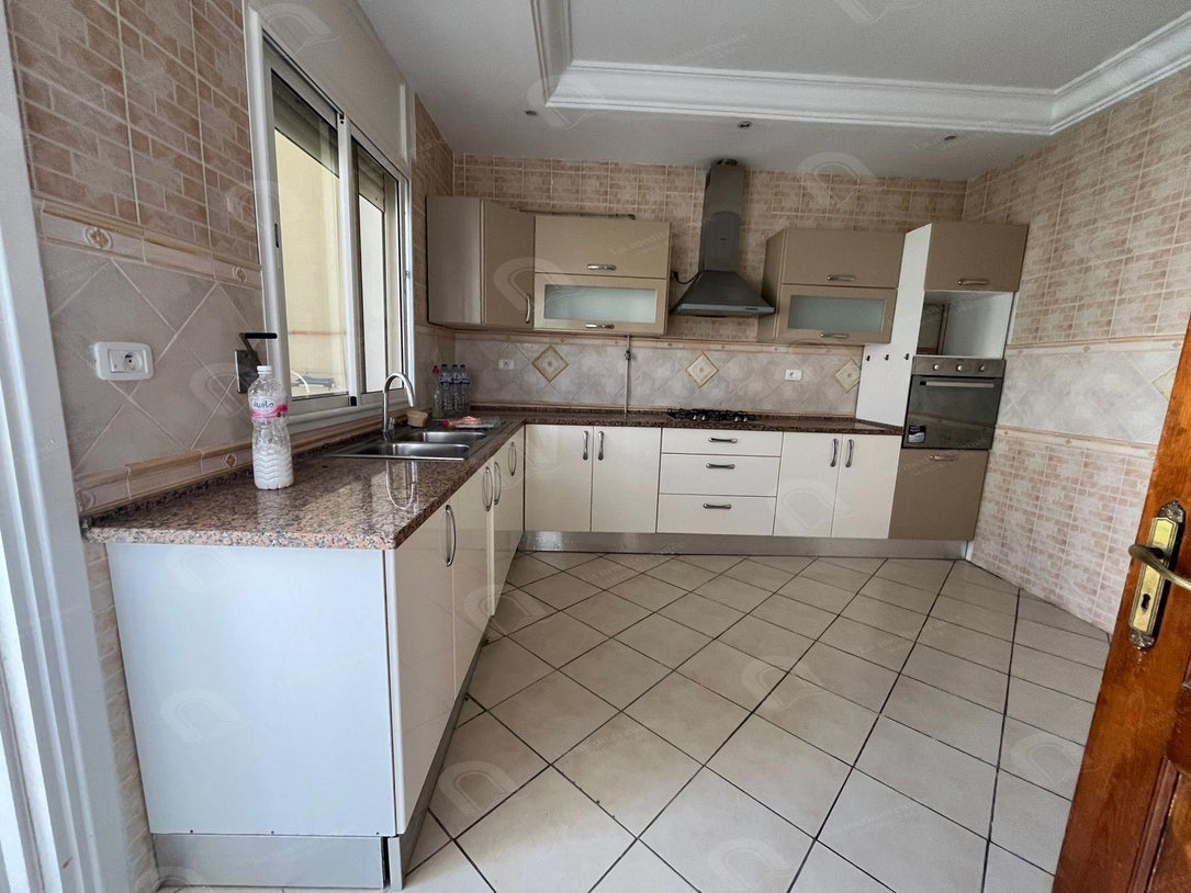 A louer étage de villa s+2 à Jardin de Carthage