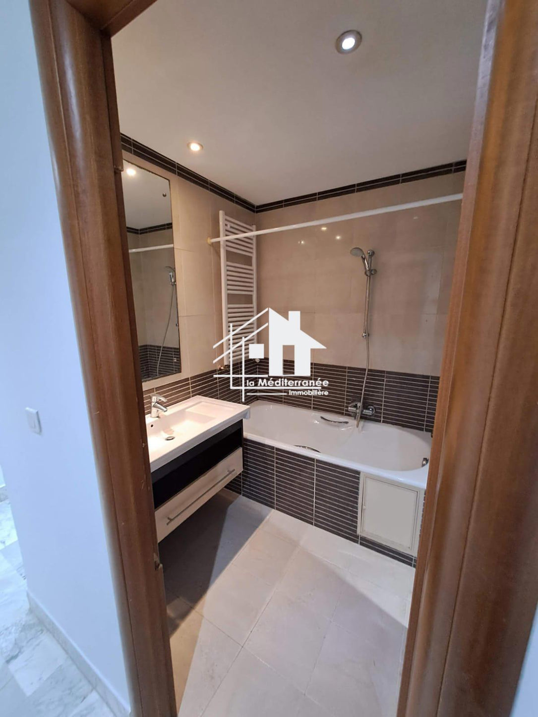 A louer appartement S+3 au Lac 2