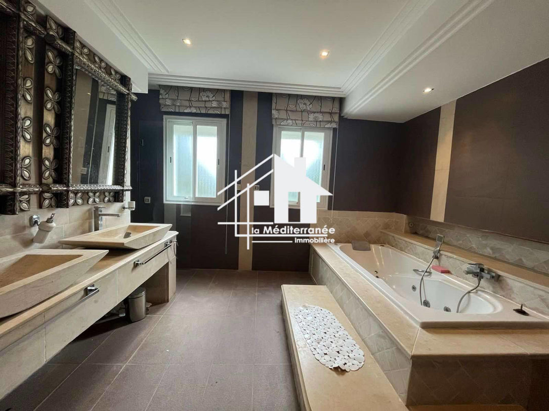 A louer une villa S+4 à Gammarth supérieur