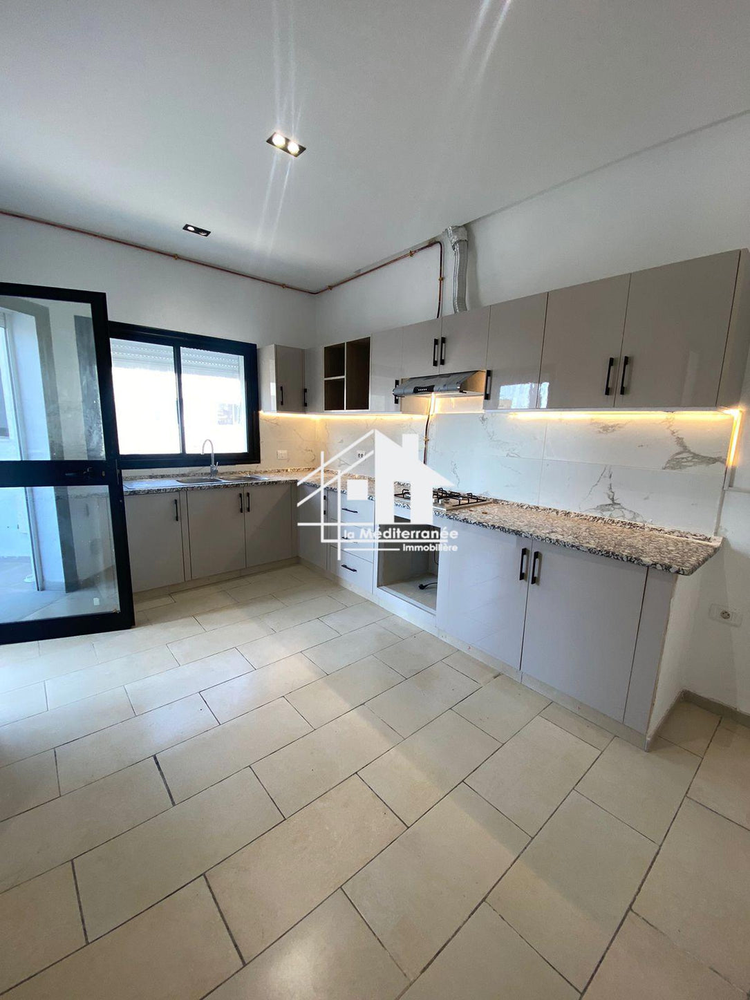 À louer étage de villa s3 jamais habité au bardo