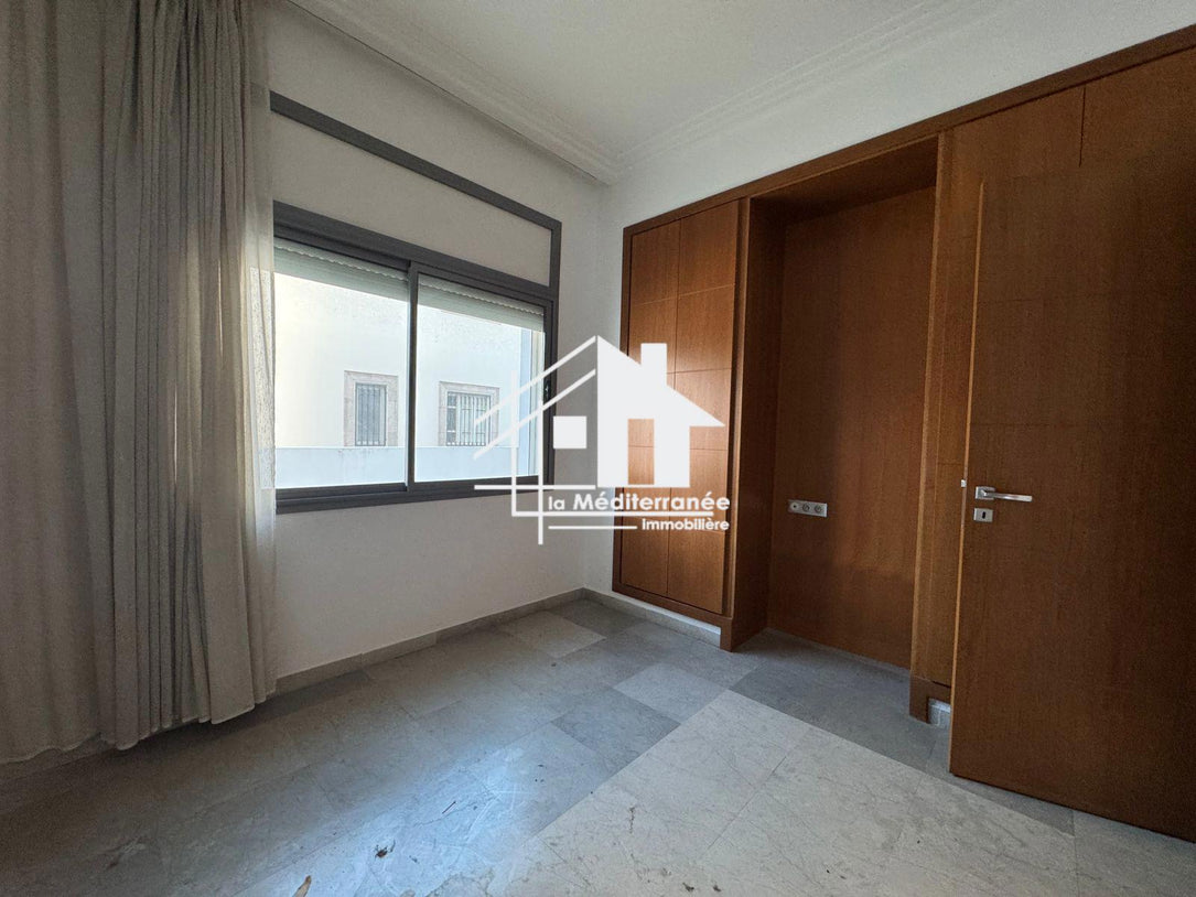 Une magnifique villa S+5 avec piscine au Lac 2