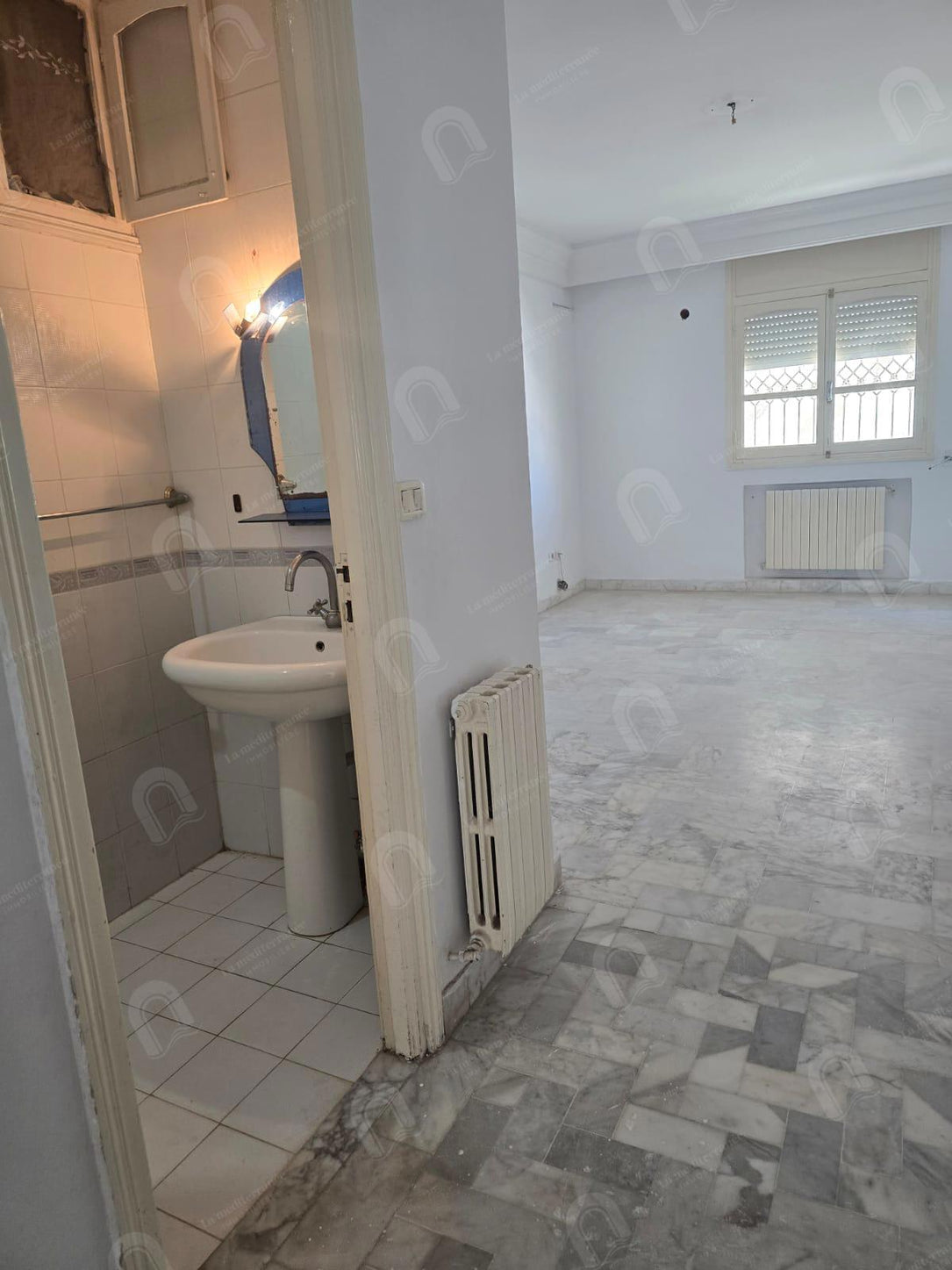 A louer un appartement S+2 situé au 1er étage
