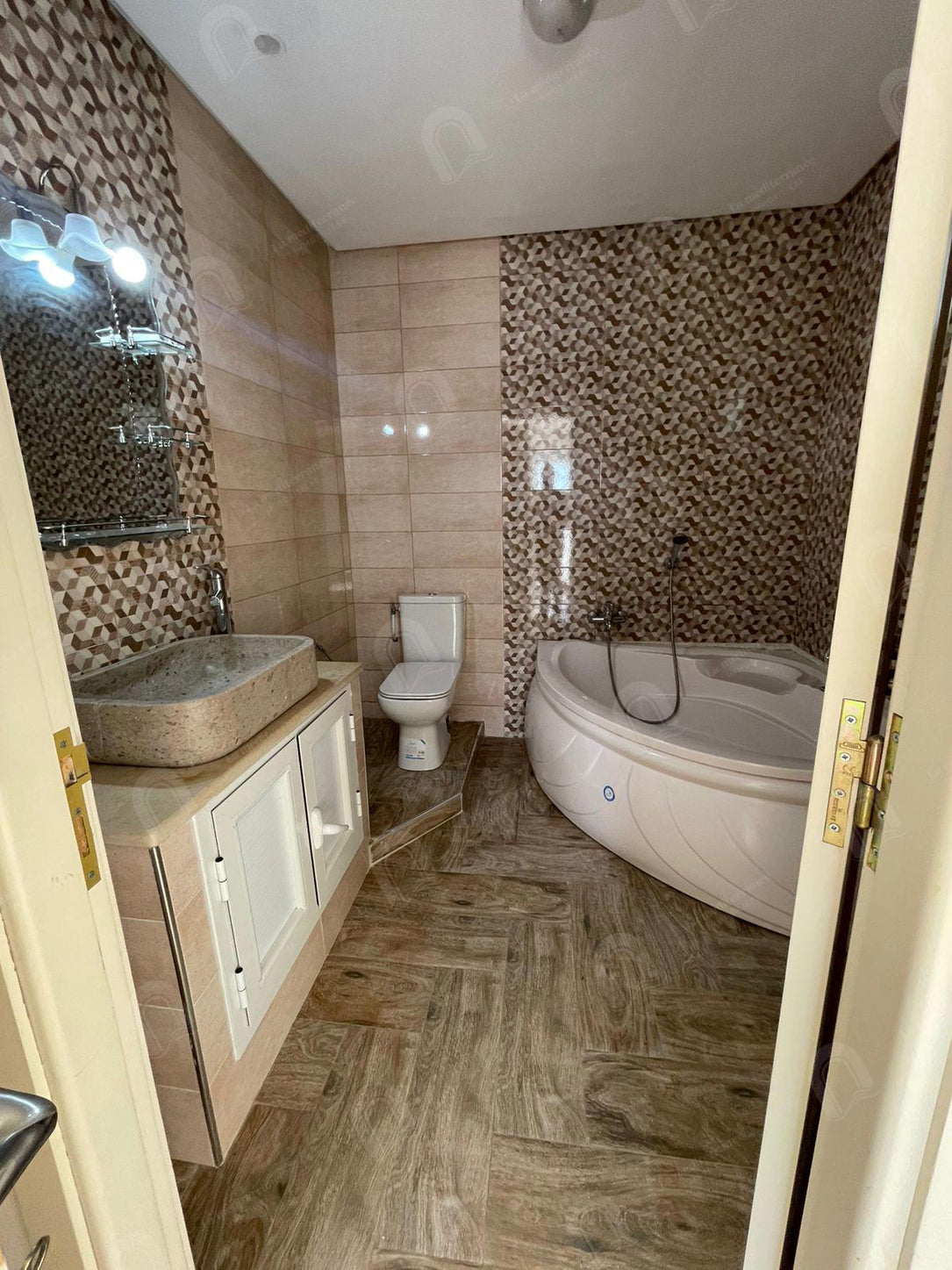 A louer un appartement s+3 à jardin d'el menzah 1