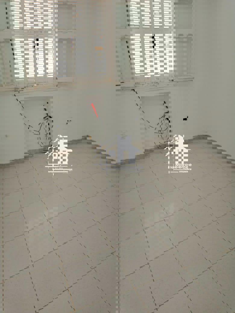 A louer étage de villa S+2 à khaznadar Cité des Sous-Officiers