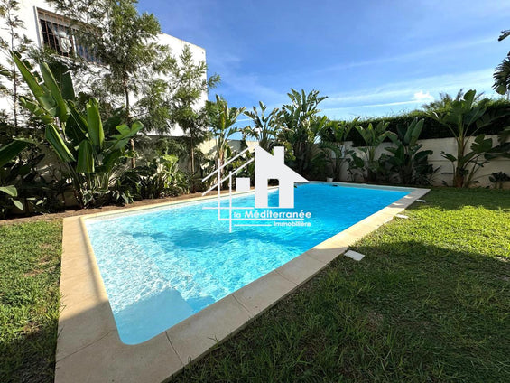 Une magnifique villa S+5 avec piscine au Lac 2