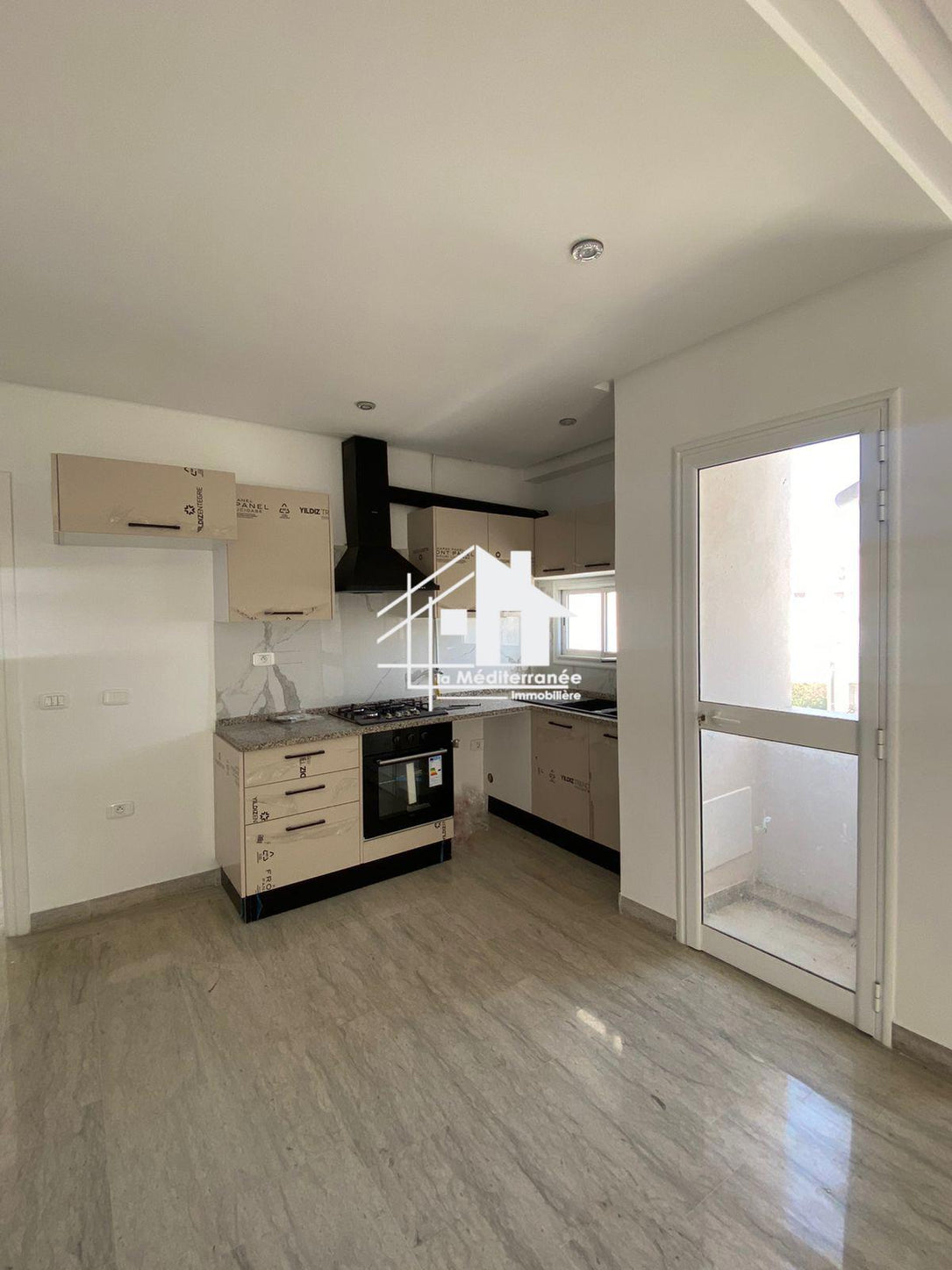 Un appartement S+2 vide à Riadh al andalous