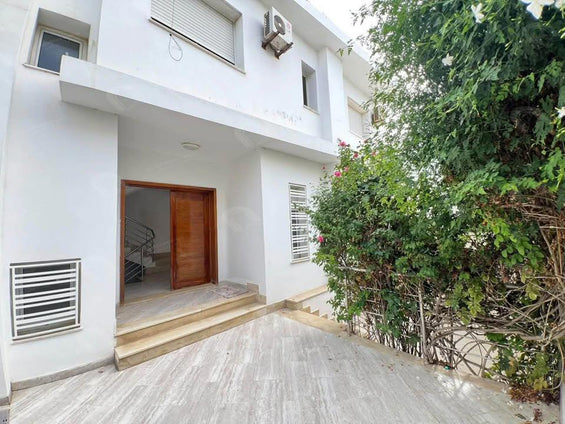 Villa a louer à Ain zaghouan nord s+4 3000