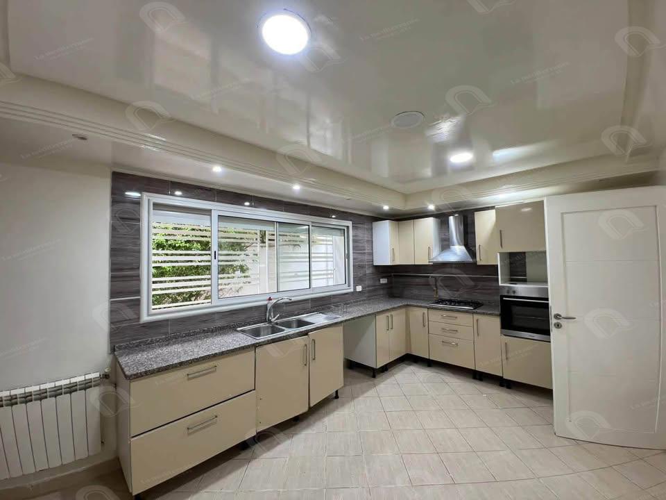 Villa a louer à Ain zaghouan nord s+4 3000