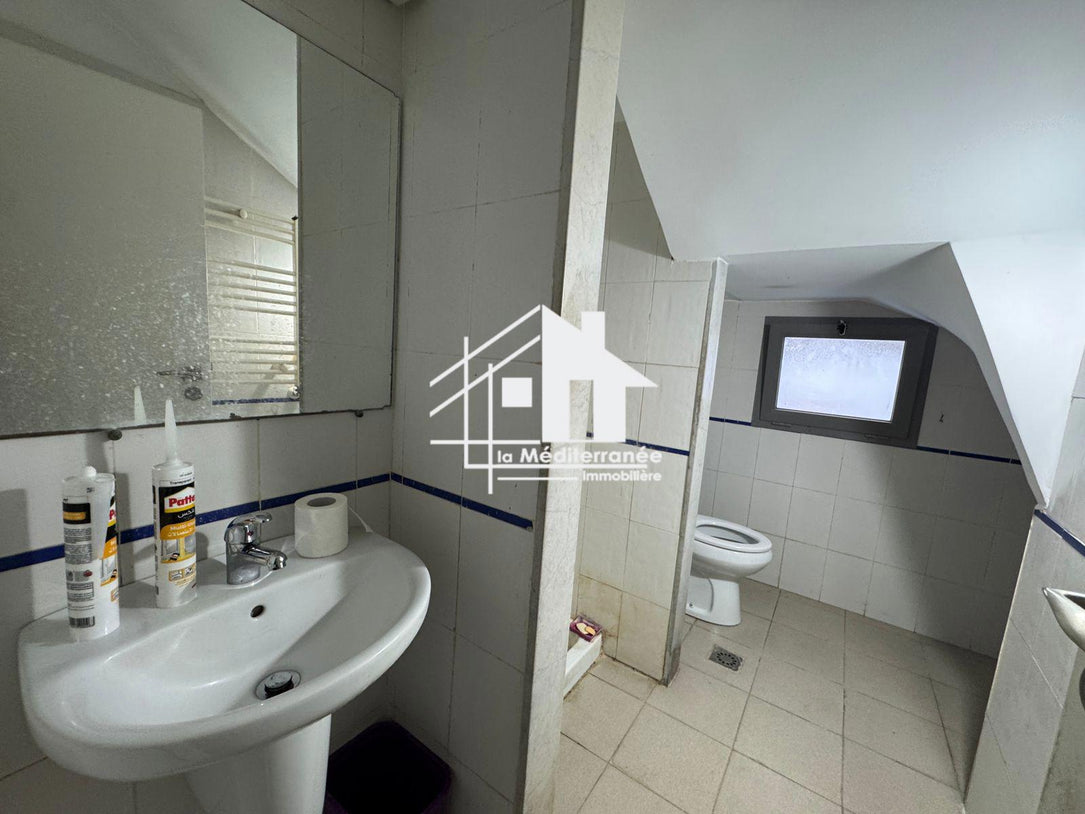 Une magnifique villa S+5 avec piscine au Lac 2