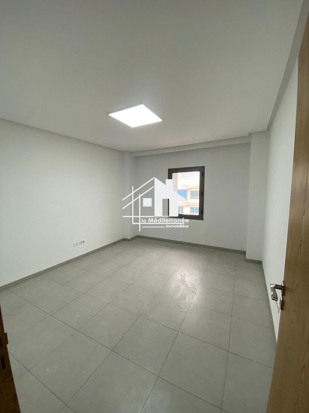 a louer bureau h+1 au bardo hbib bourgiba