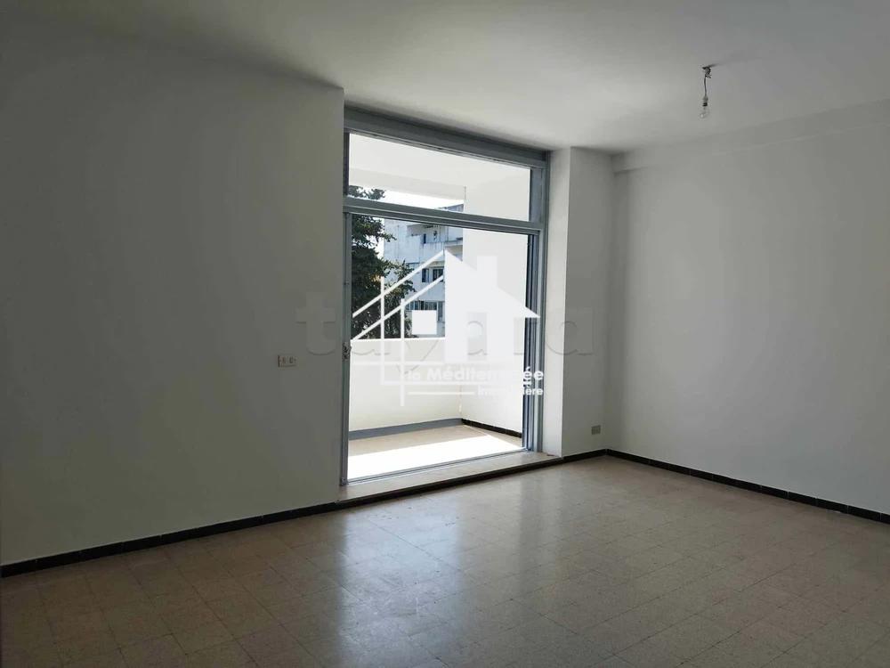 A louer  appartement S+3 à la cité Mahrajene