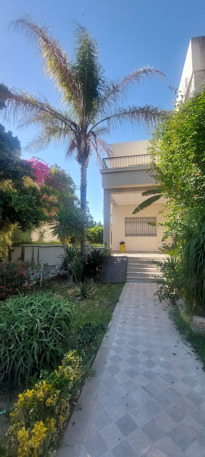 A louer villa avec piscine à l'aouina