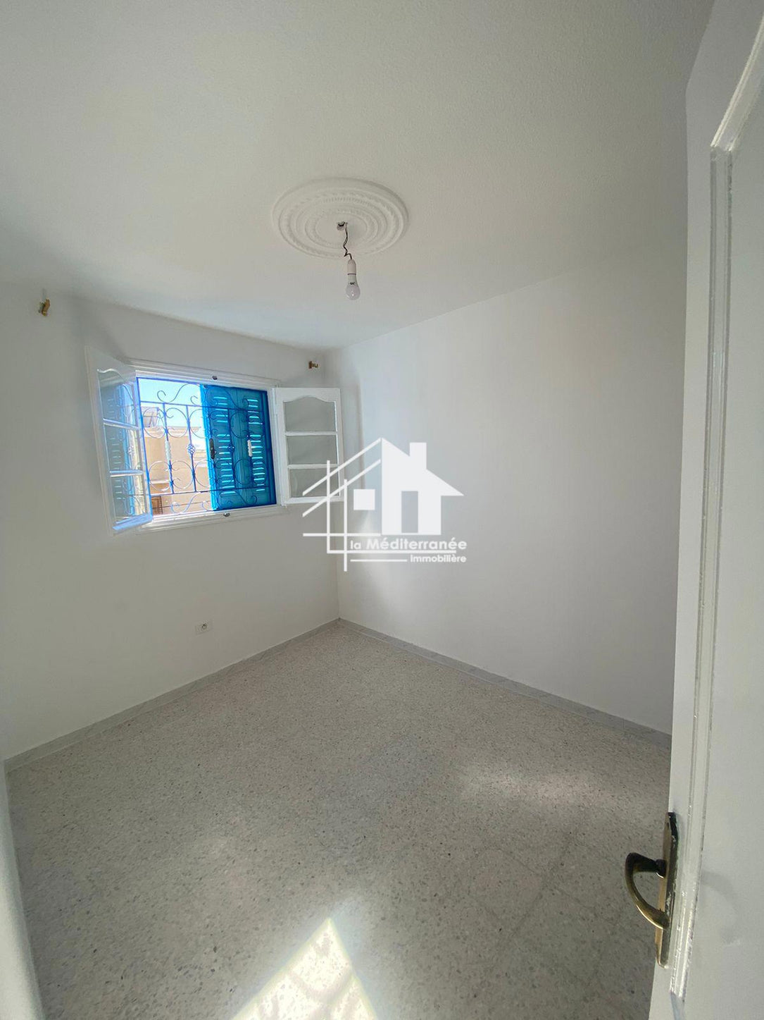 A louer étage de villa S+1 à ksar said pour filles