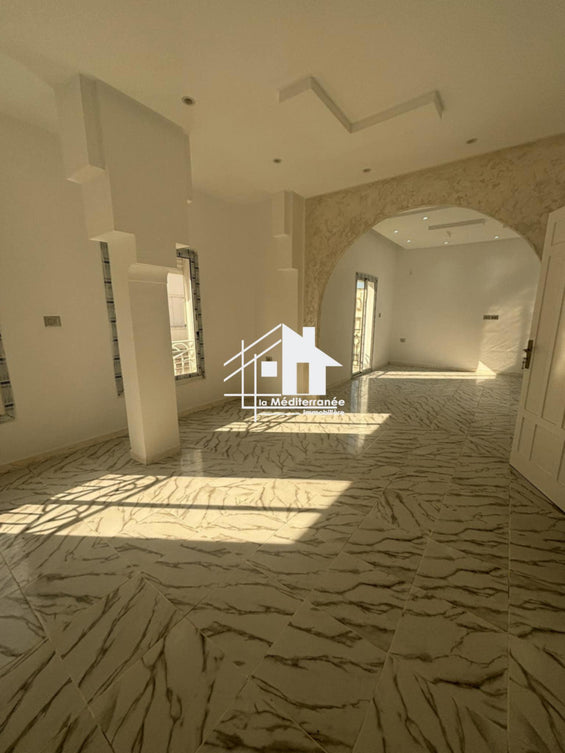A vendre appartement S+4 rénové au centre ville, tunis