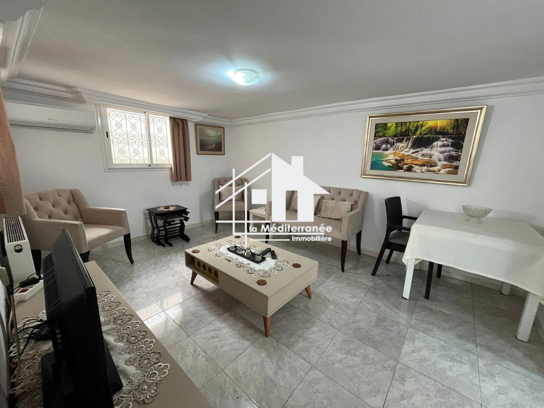 A louer un studio meublé au RDJ à Amilcar