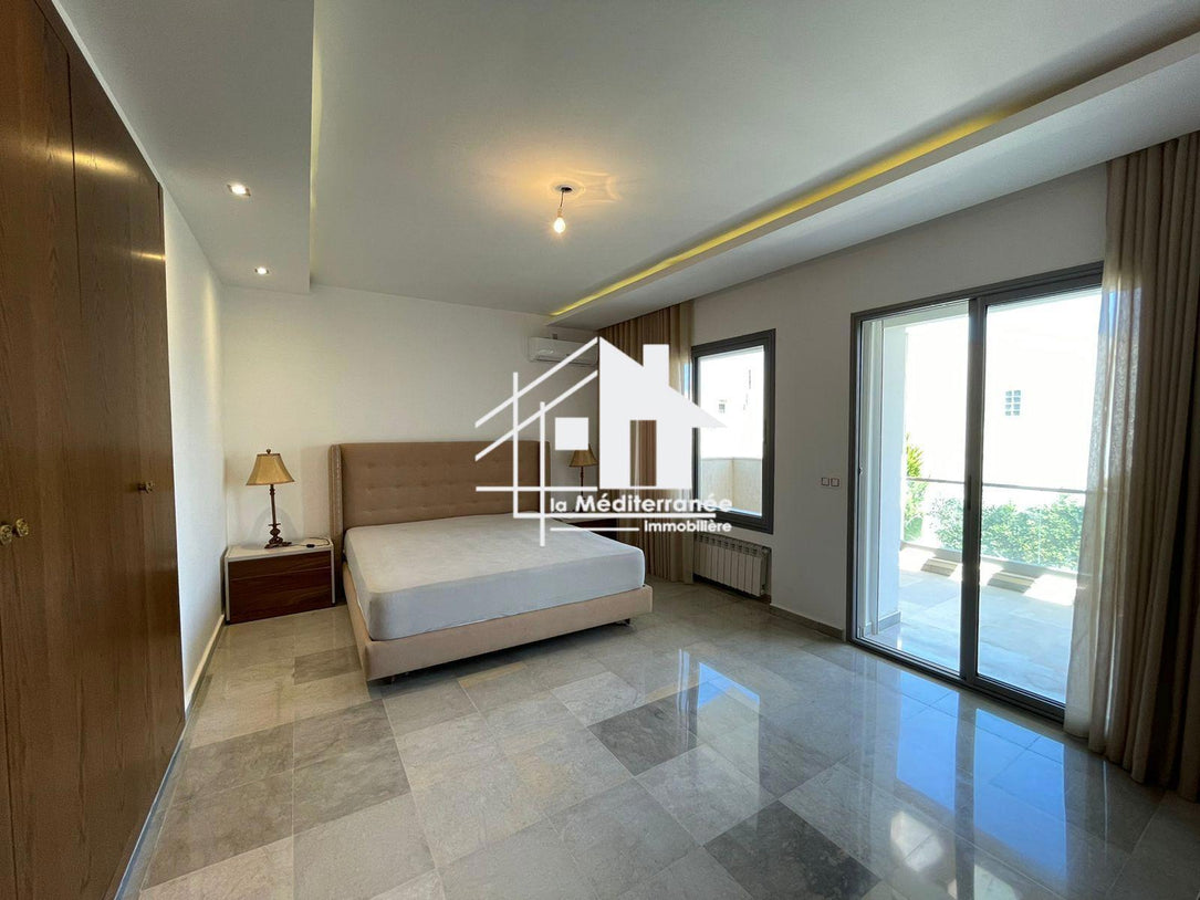 Une villa S+4 à Gammarth