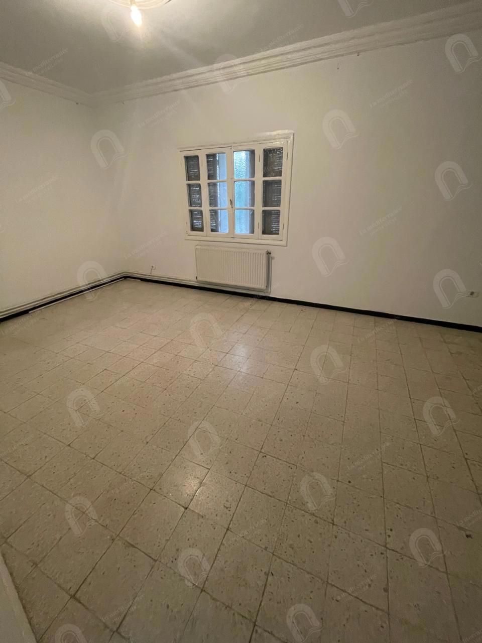 A louer une villa S+4 indépendante au bardo lahneya
