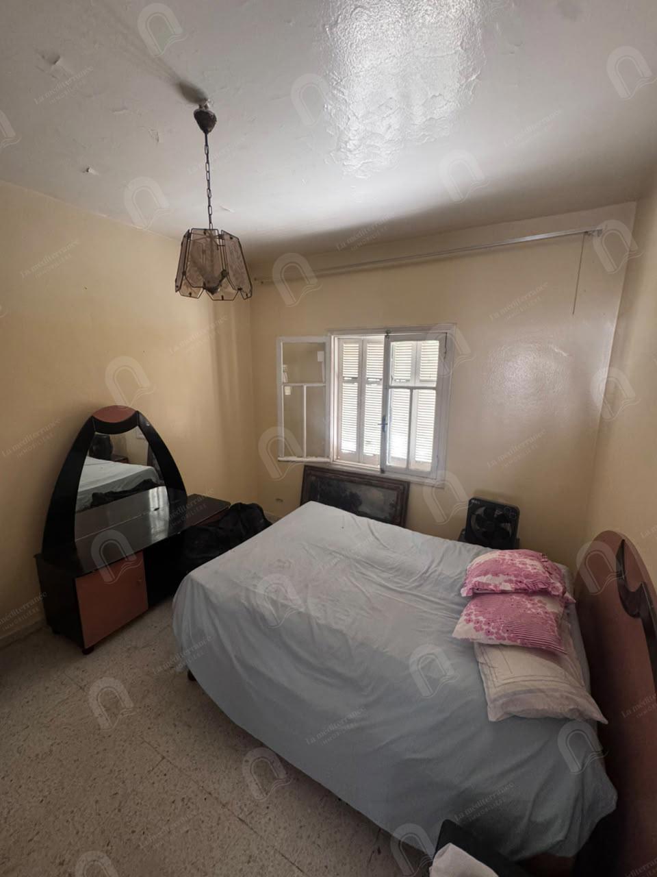 A vendre une villa d'angle sur deux niveau