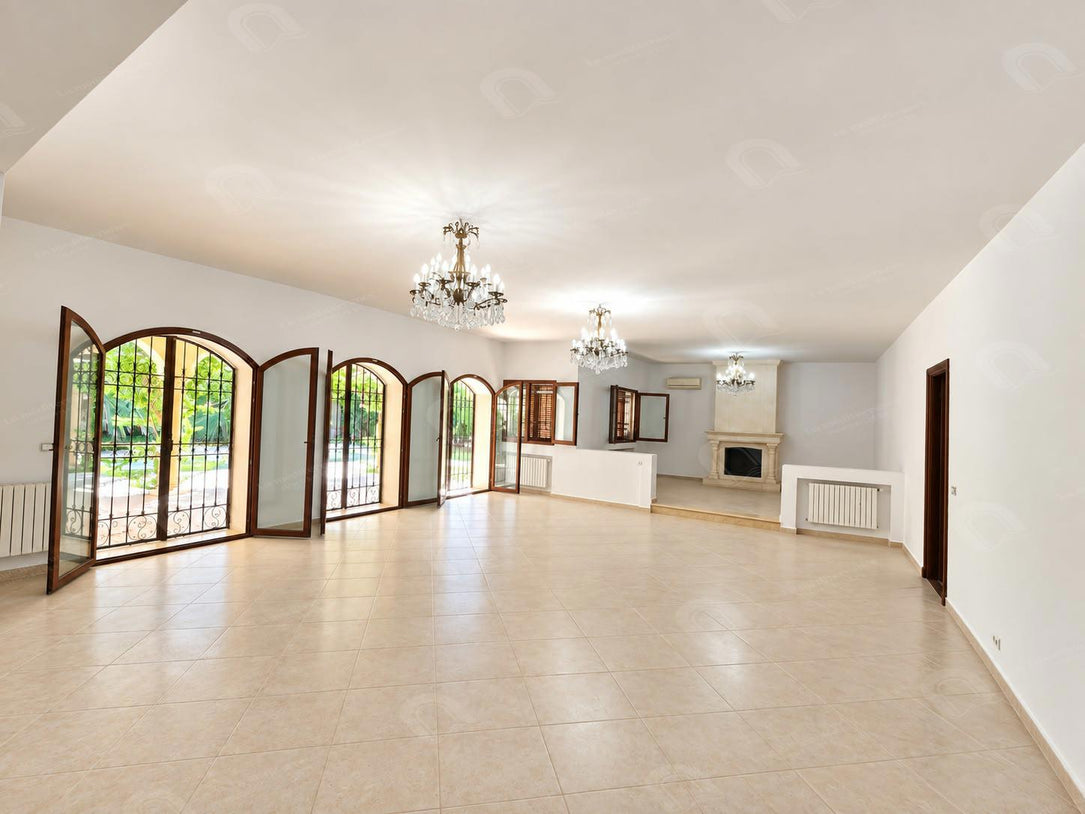 a louer villa s+4 avec jardin et piscine