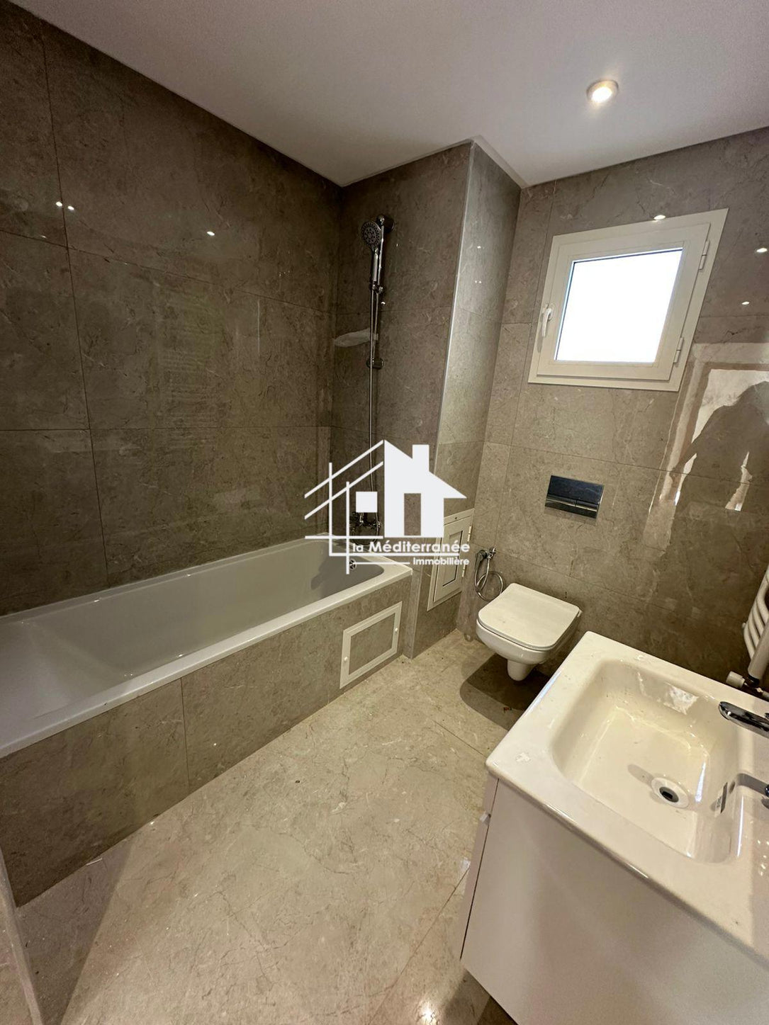 A louer appartement S+2 HST à manouba
