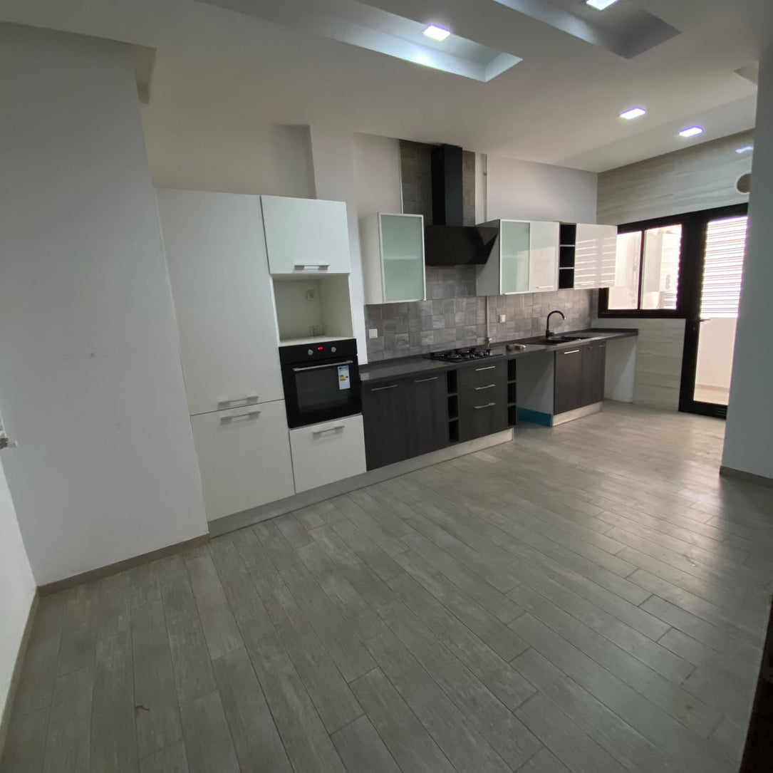 Duplex avec piscine s+3 chotrana 1 3000 DT