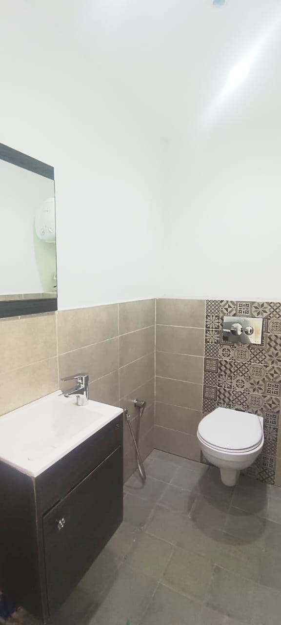 A louer un bureau H+1 a la soukra UMA