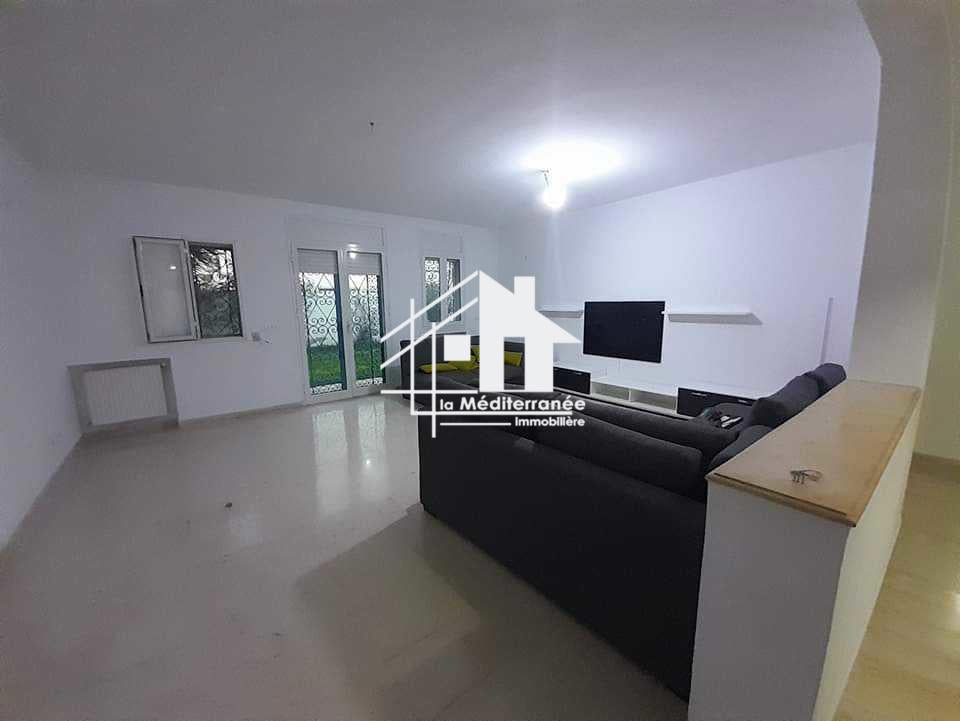 Une villa S+3 à Gammarth