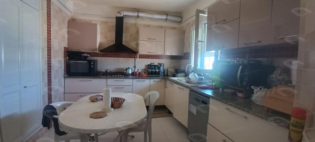 A vendre un spacieux s+4 à ain zaghouan