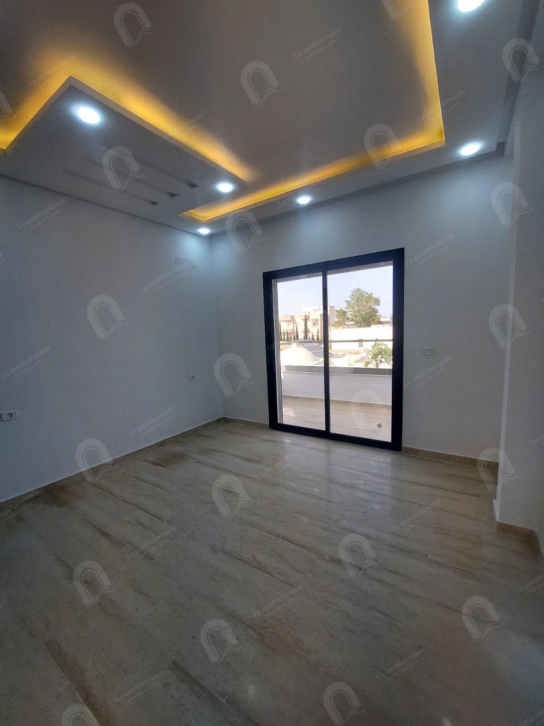 A louer étage de villa S2 à la soukra
