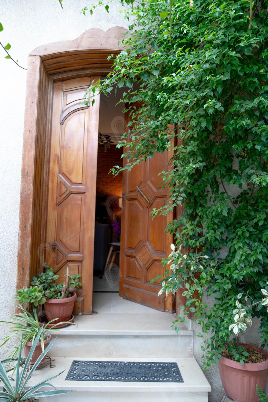A vendre une villa de style triplex à denden