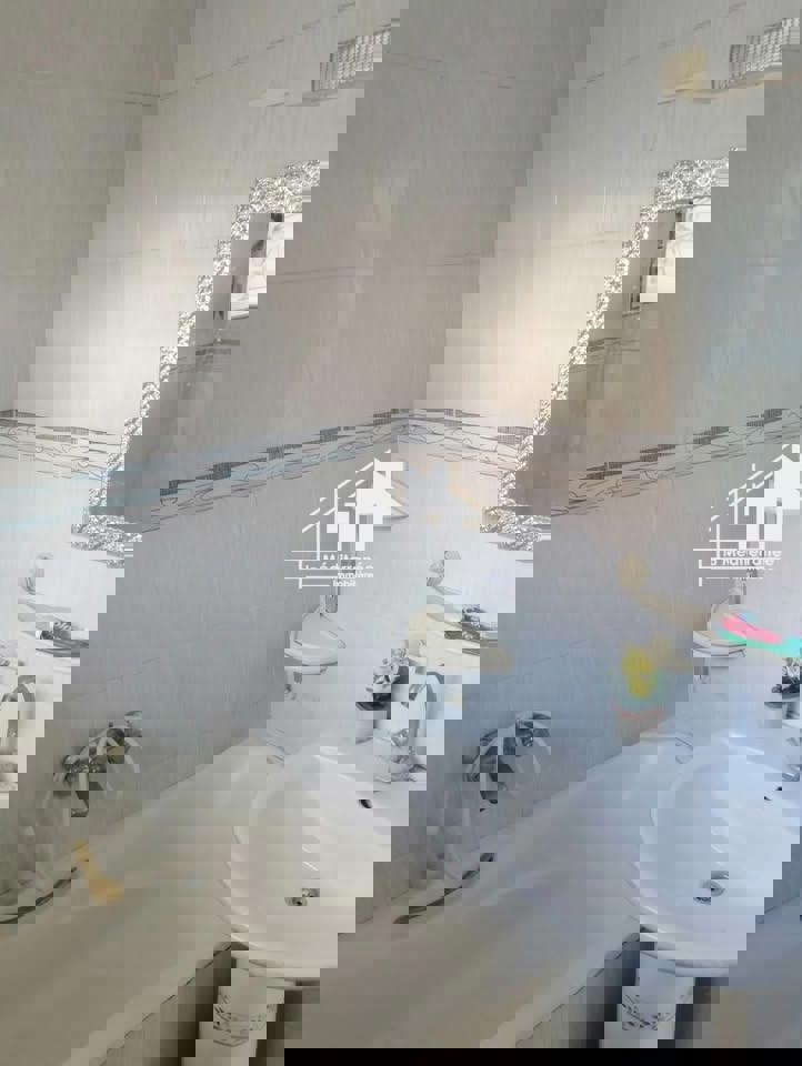 A louer un étage de villa S+2 au bardo