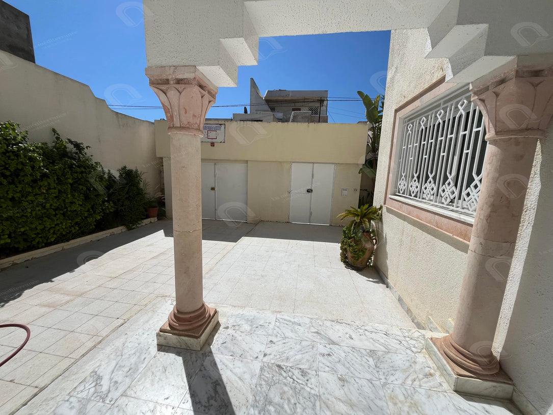 À louer RDC s3 à la Marsa cité les juges