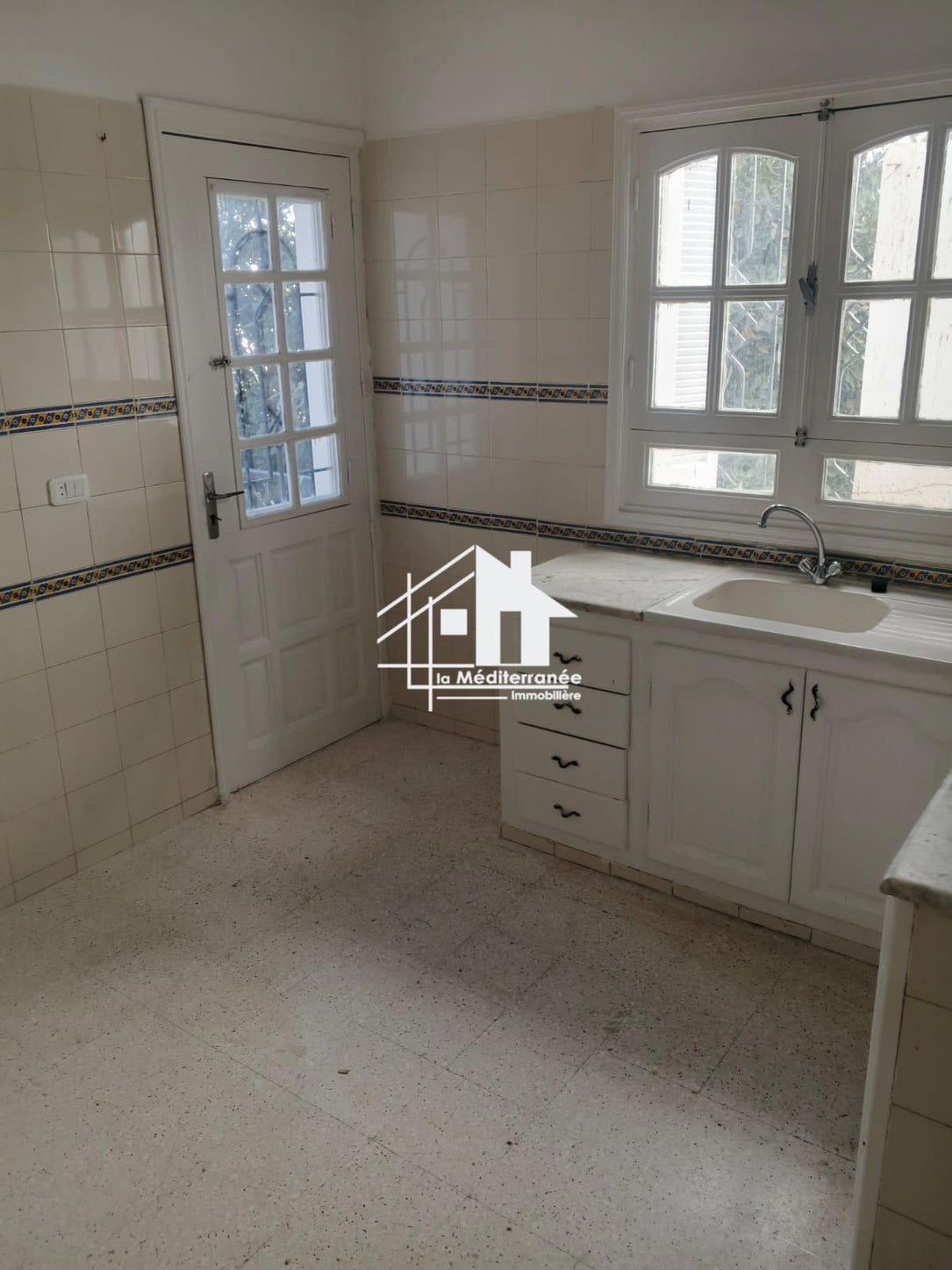 A louer étage de villa S+1 à manouba