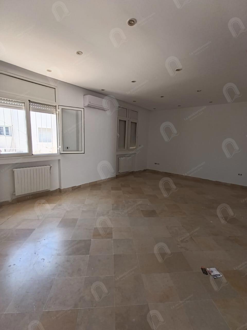 à louer un Triplex s+3 aux jardins d'el menzah 1