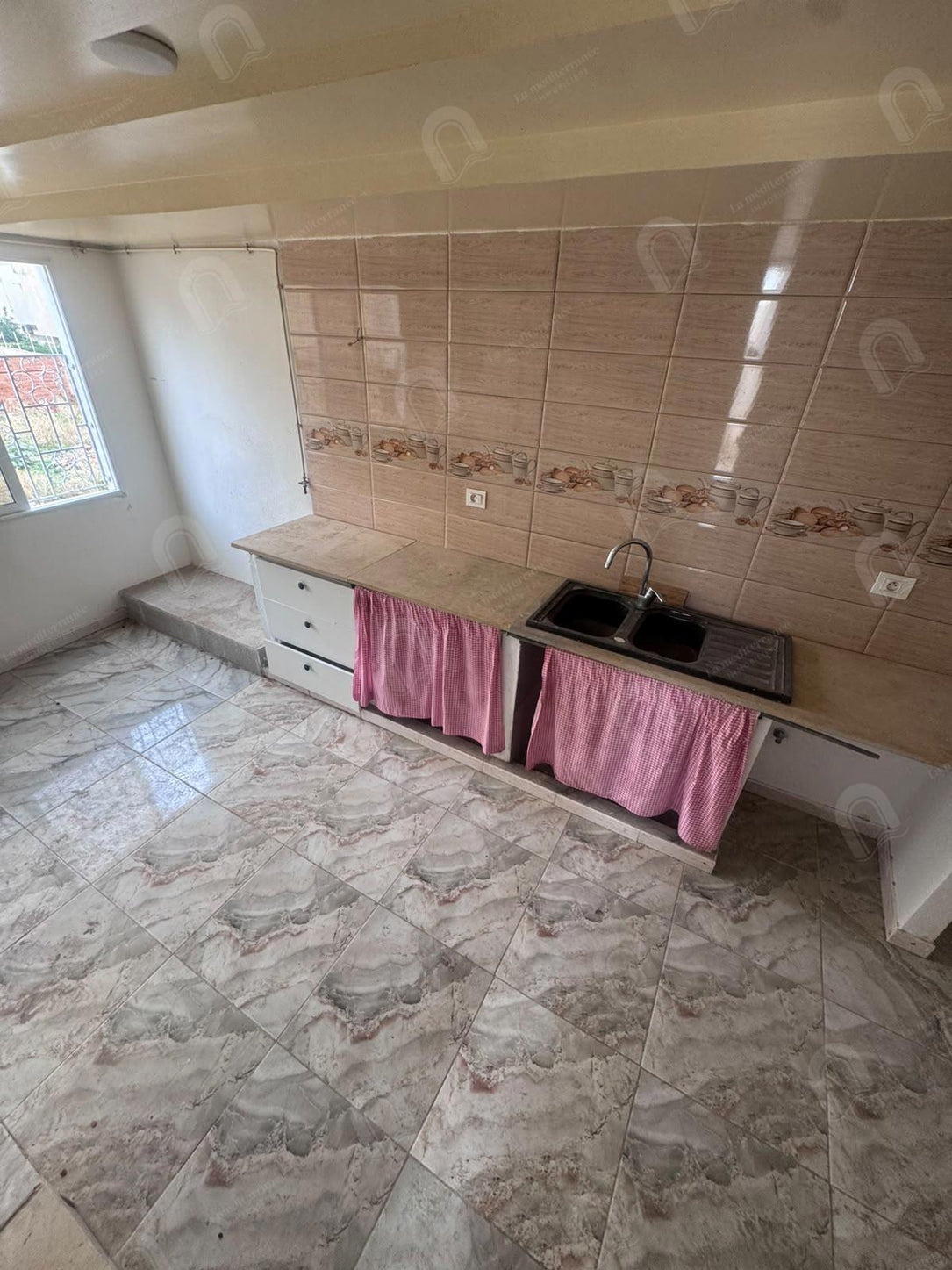 A louer un étage de villa S+1 à cité riadh bardo
