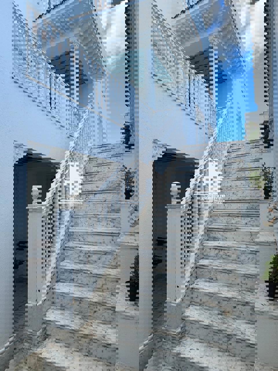 A louer villa s+6 à la Marsa cube