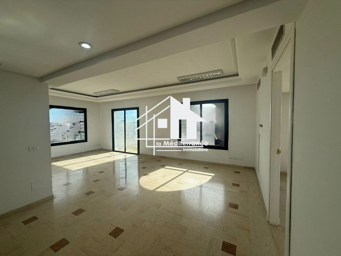 un bureau H+4 au berges du lac 1