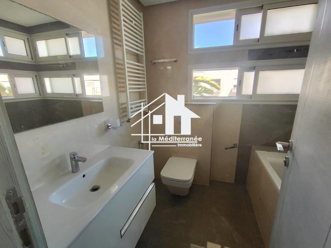 A louer une villa jumelée s+4 avec jardin