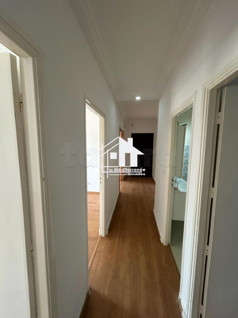 À vendre appartement S+3 rénové à Cité Olympique, Tunis