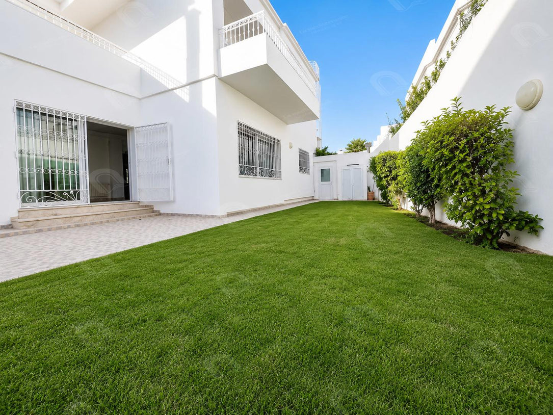A louer une villa vide à Les jardins de l'aouina