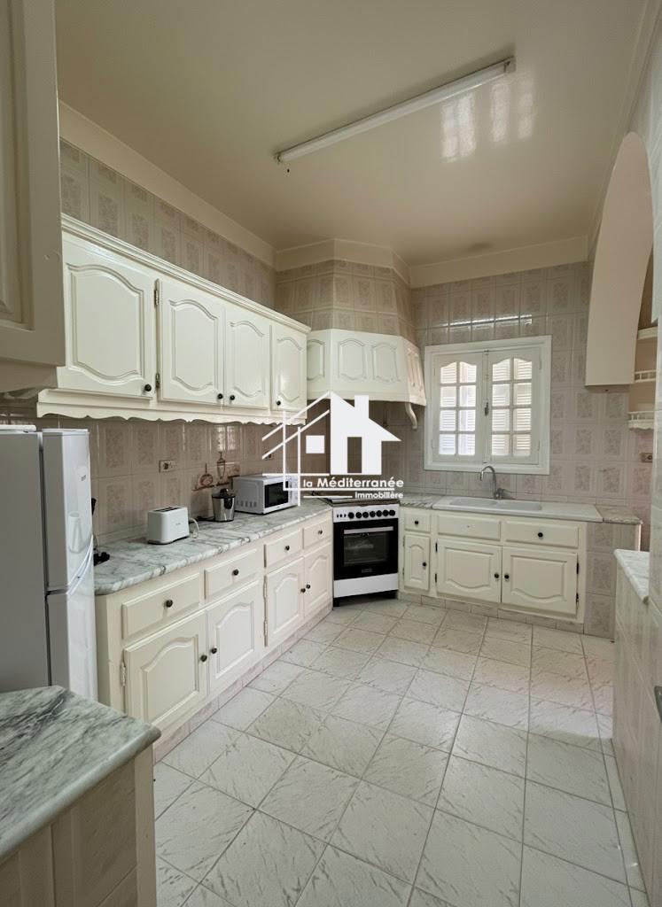 A louer une villa s+5 meublée à sidi Daoued