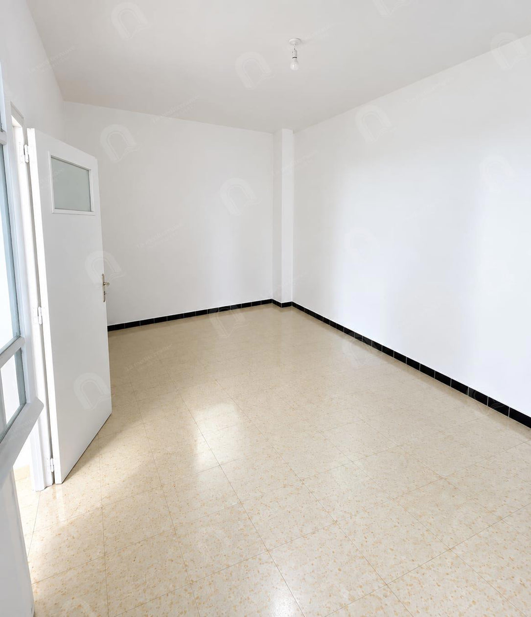 A louer un étage de villa S+1 au rdc