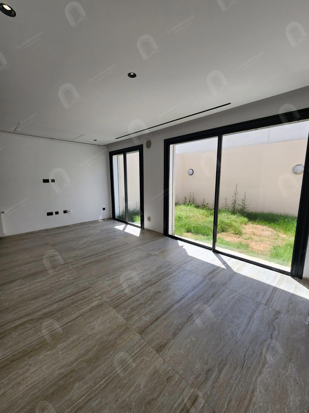 A vendre un duplex neuf de type s2 avec jardin