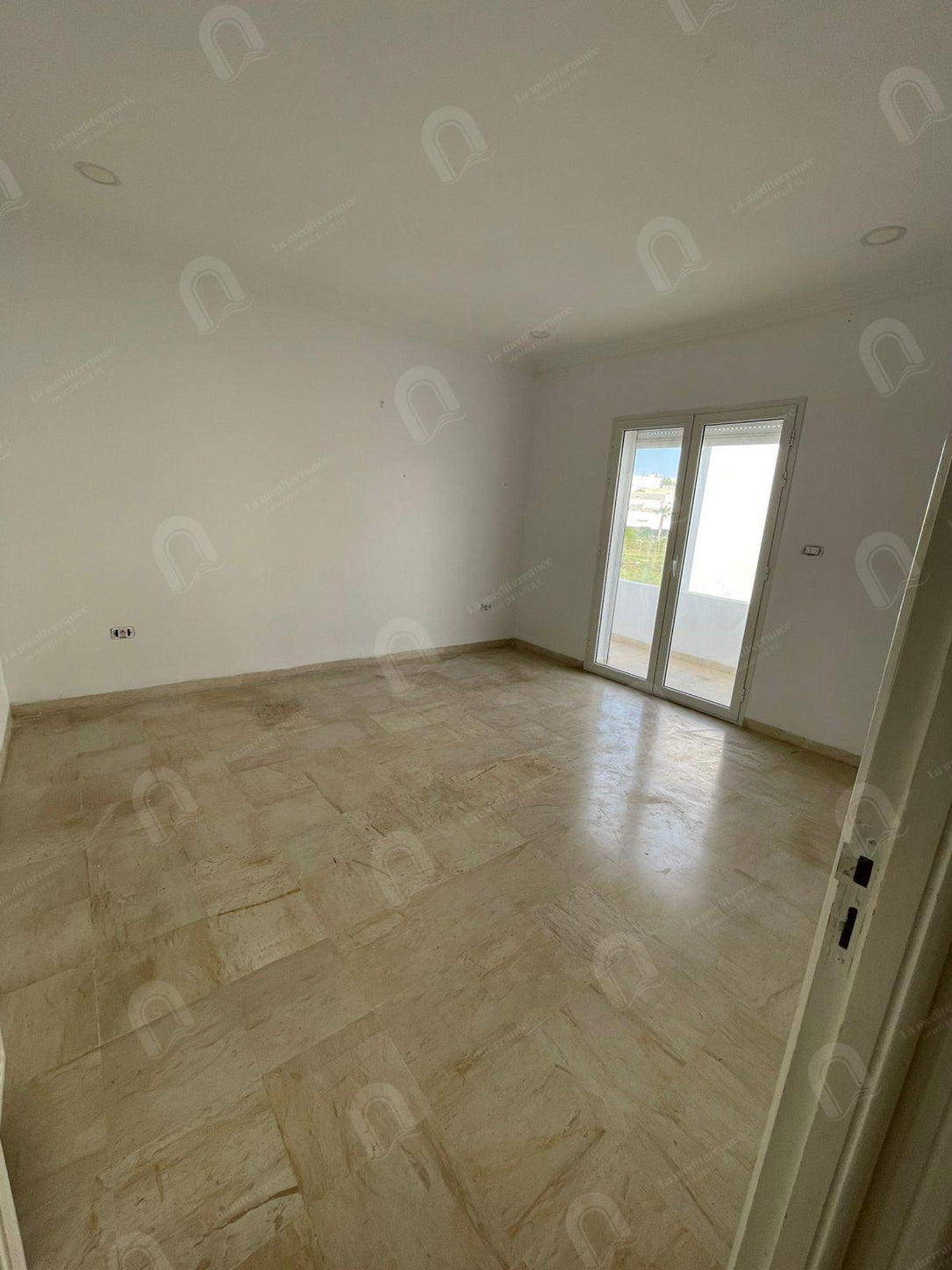 à louer un appartement s+4 aux jardins d'el menzah 2