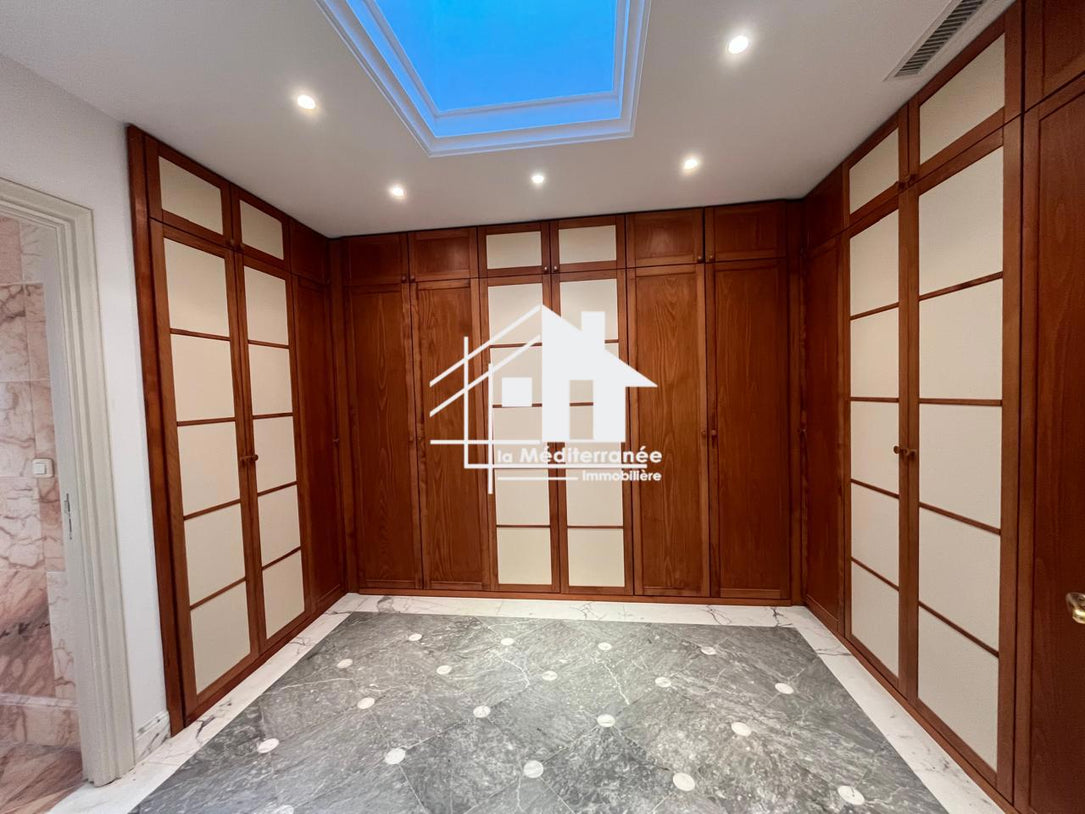 A louer villa s+6 à la Marsa cube