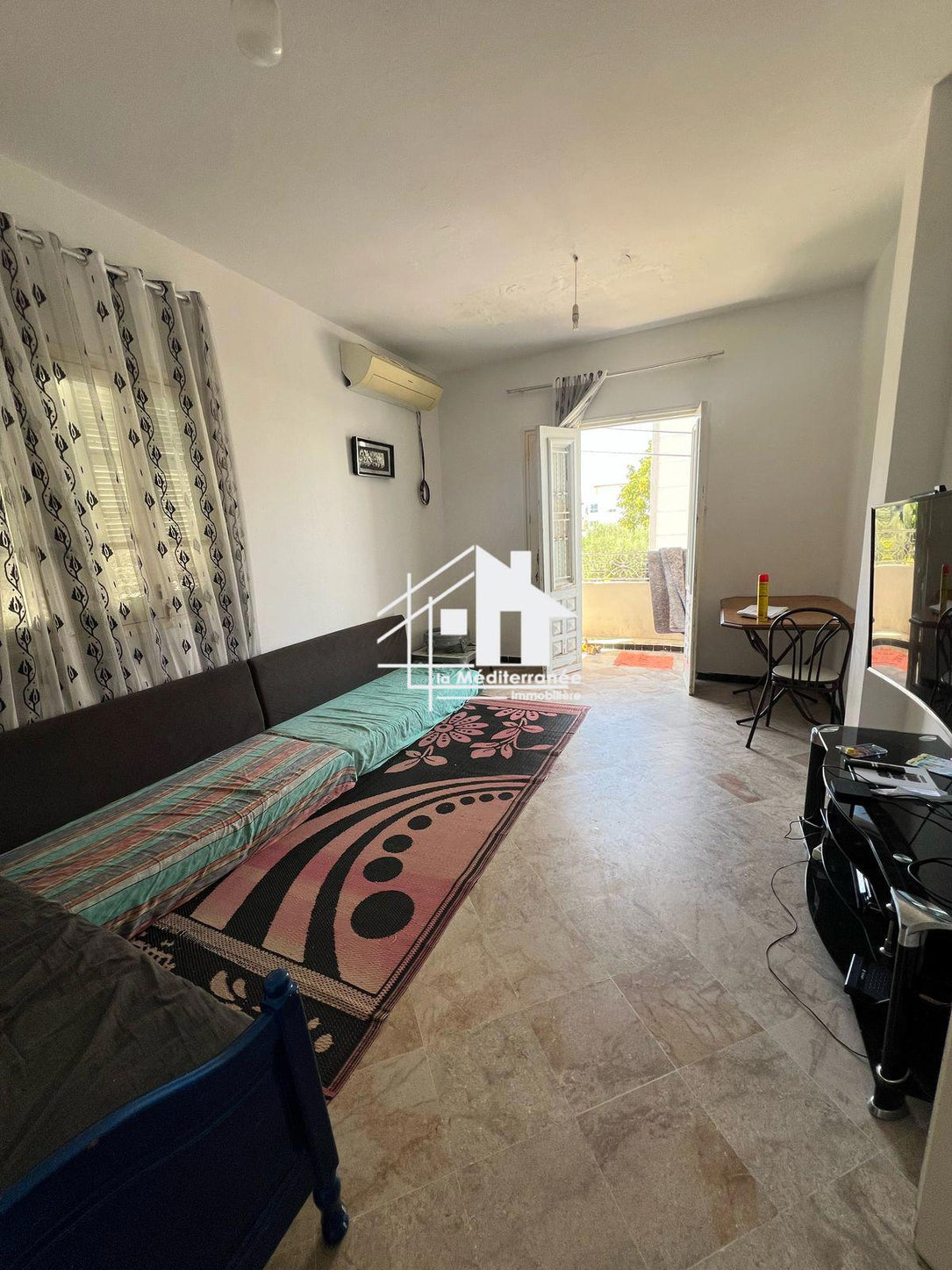 À vendre villa avec deux appartements,studio et jardin à saint clément bardo
