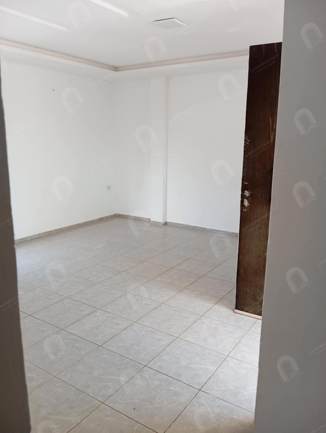 A louer un étage de villa S+1 a cité el waha